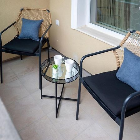 Modern Central Studio Apartment Sofia Exterior foto